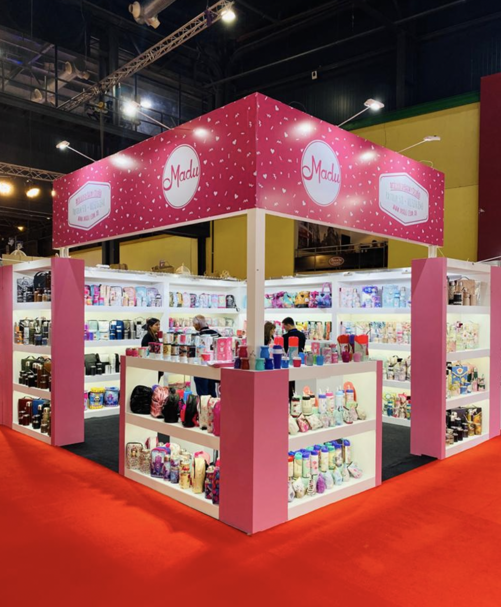 Mochilas y bolsos nacionales en vidriera